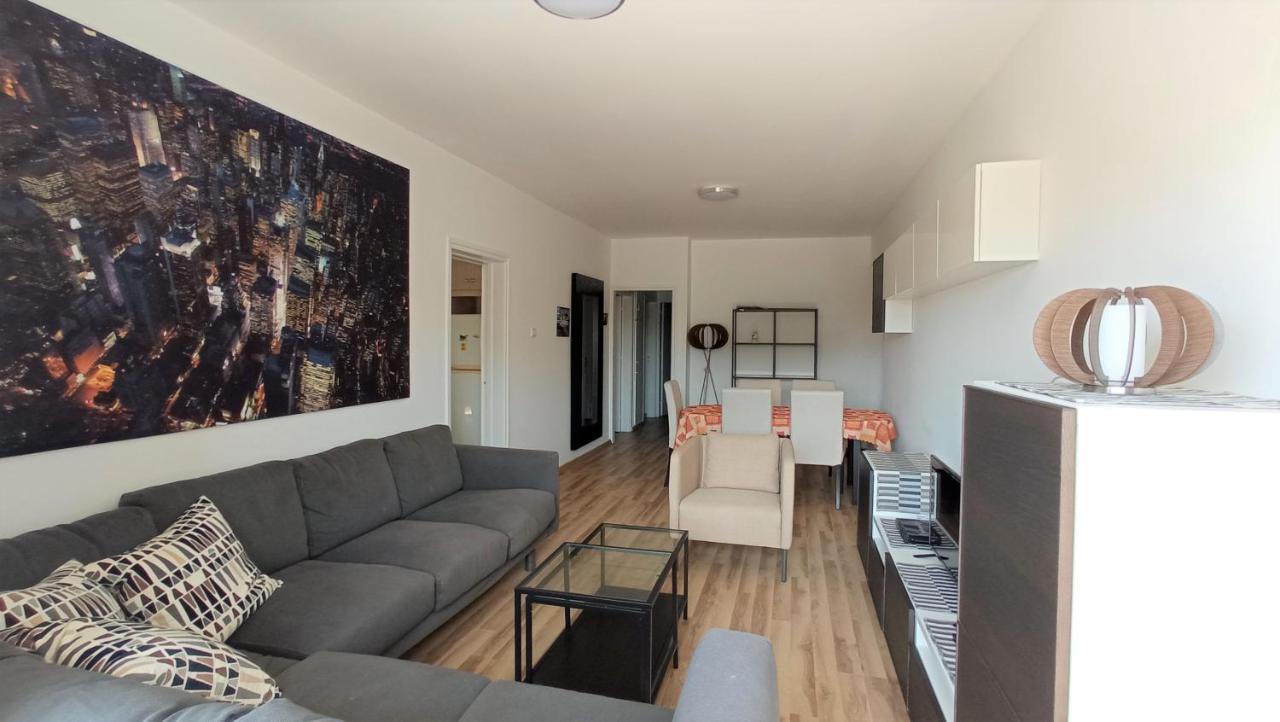 5 Min To The Beach Holiday Shared Apartment Incl Netflix - Private Room In 3 Bdr Apt Lárnaca Exterior foto