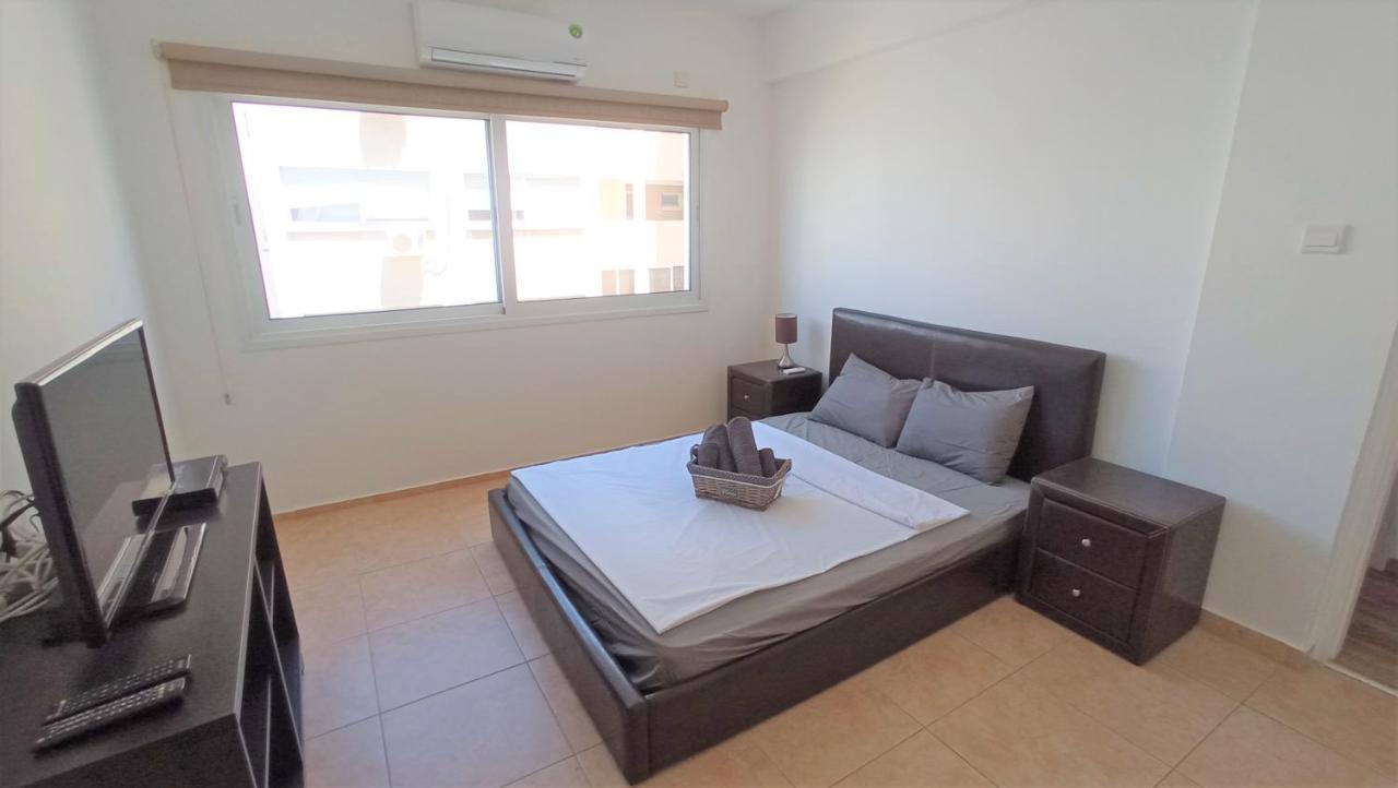 5 Min To The Beach Holiday Shared Apartment Incl Netflix - Private Room In 3 Bdr Apt Lárnaca Exterior foto