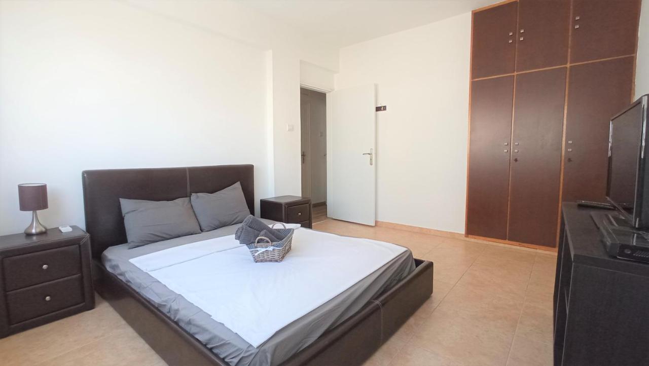 5 Min To The Beach Holiday Shared Apartment Incl Netflix - Private Room In 3 Bdr Apt Lárnaca Exterior foto