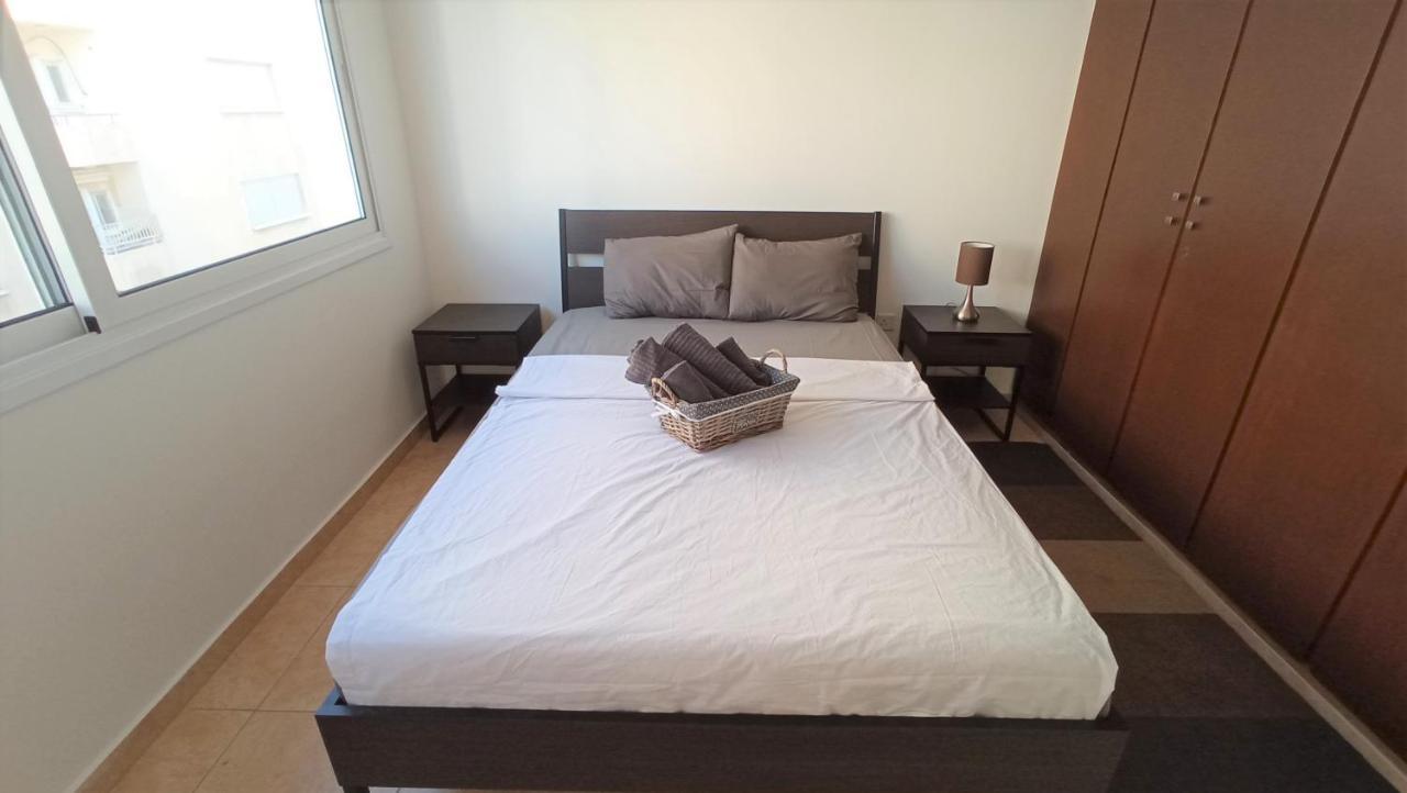 5 Min To The Beach Holiday Shared Apartment Incl Netflix - Private Room In 3 Bdr Apt Lárnaca Exterior foto