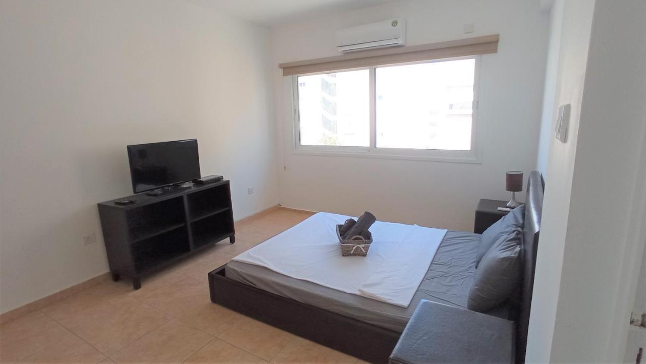 5 Min To The Beach Holiday Shared Apartment Incl Netflix - Private Room In 3 Bdr Apt Lárnaca Exterior foto