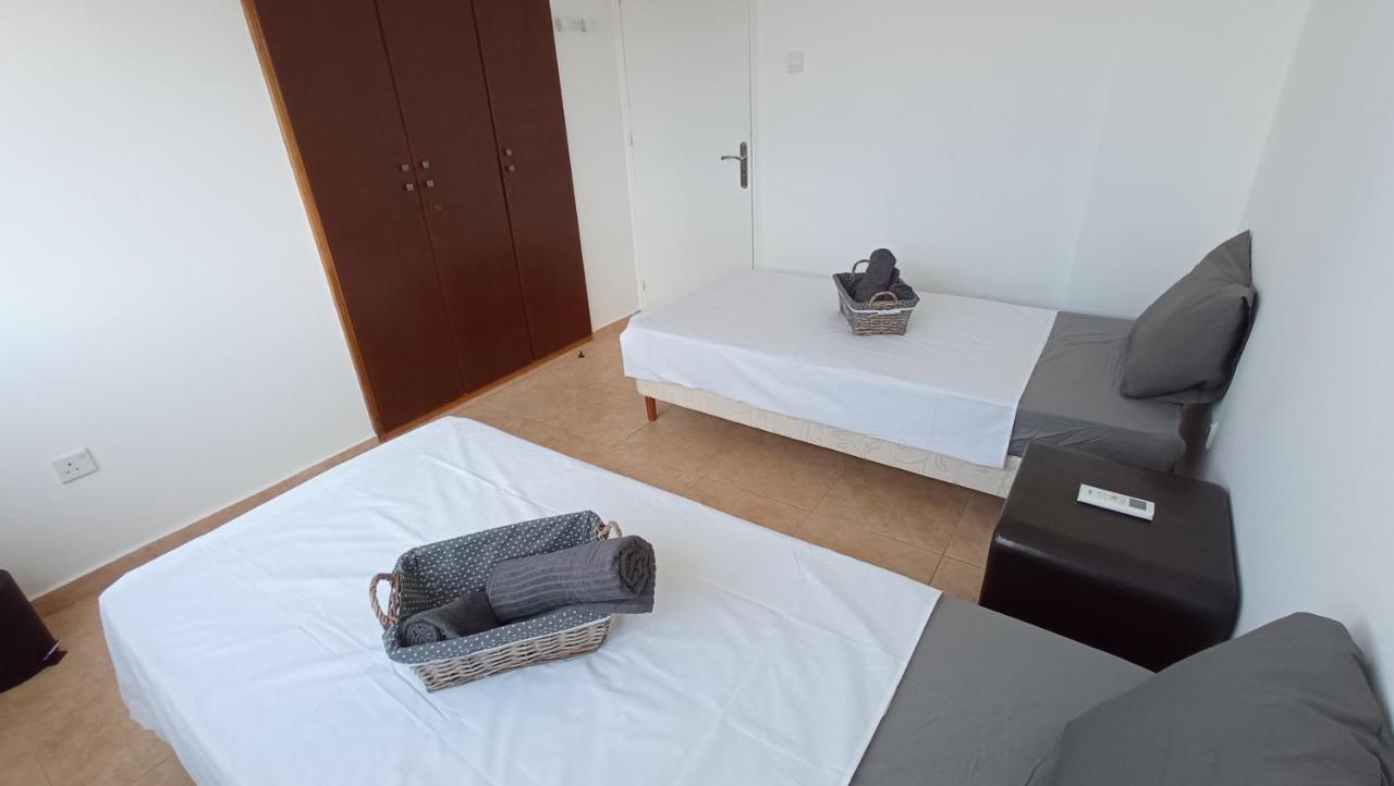 5 Min To The Beach Holiday Shared Apartment Incl Netflix - Private Room In 3 Bdr Apt Lárnaca Exterior foto